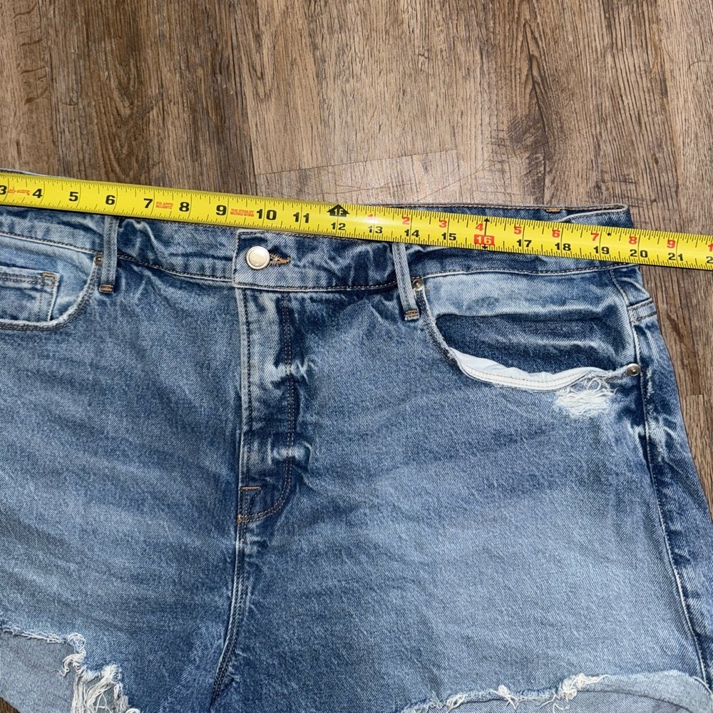 Good American • Good 90’s Distressed Denim Shorts - Picture 4 of 10